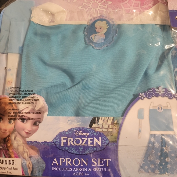 Frozen Elsa Dinnerware Set 3 Pieces, Treat Boxes, Apron, And Placemats. All New - Picture 2 of 6